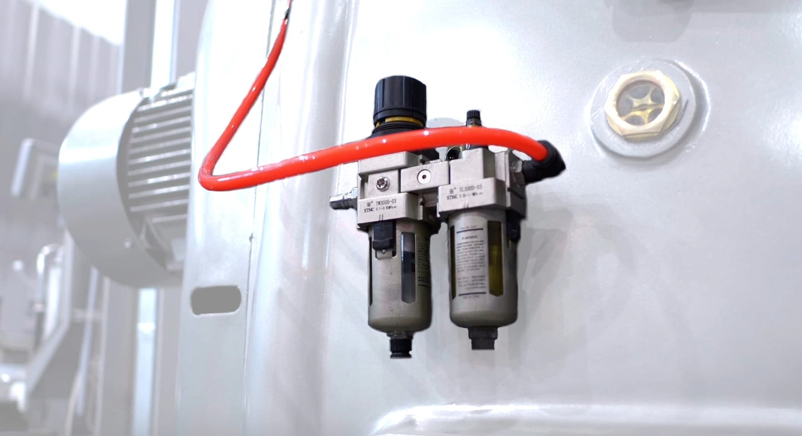 Пневматическая зажимная тяга для ISO40